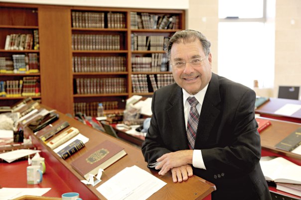 חותר בכל כוחו לתקן עולם.  הרב שלמה ריסקין צילום: אדי ישראל 