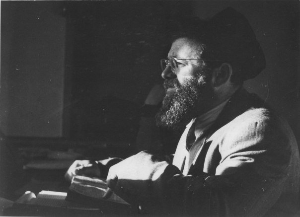 בצומת התורה והמדע. הרב ישראלי, תש"י צילום: באדיבות המשפחה 