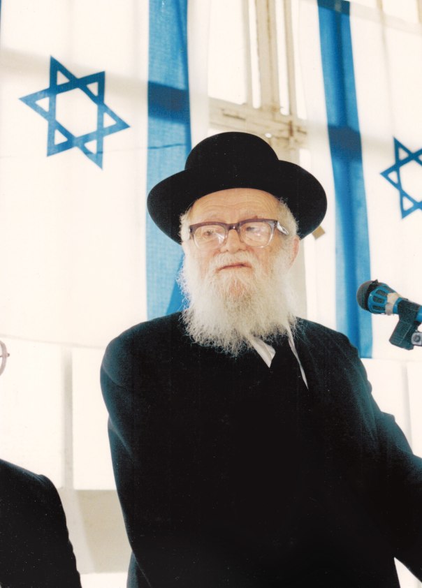 לא שש בתחילה להיתר המכירה. הרב ישראלי ביום ירושלים תש"ן במכון "ארץ חמדה" צילום: באדיבות המשפחה 