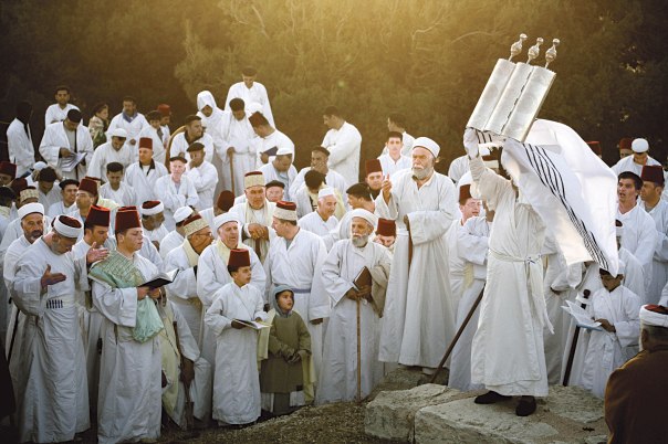 העדה הקדומה והקרובה ביותר ליהדות המקרא. חג השבועות בעדה השומרונית, הר גריזים, 2009 צילום: אביר סולטן,  פלאש 90 