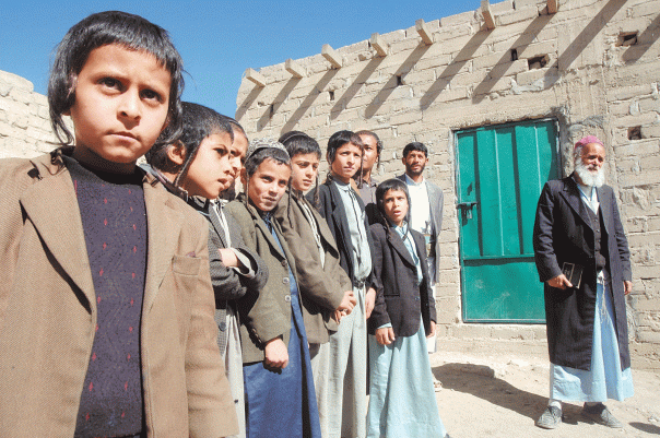 עיקר ידיעת המחבר באה מלימוד אישי עם זקני תימן. תלמידי בית הספר בראידה, תימן 2008 צילום: אי.פי.אי