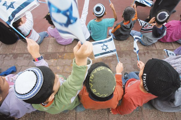  האמירה הכללית שהחמ"ד מחנך לתורה, ללא נתינת כיוון, מטרה ועקרונות, אין בה כלום. ילדים  בבית הספר צילום: מרים צחי 