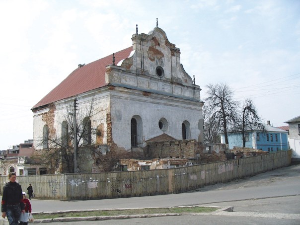 מיזוג בין יסודות חסידיים וליטאיים. בית הכנסת העתיק בעיר סלונים