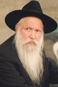 הרב יצחק גינזבורג: צריך לדעת שמקור שיטת 12 הצעדים הוא בנצרות. היסוד הוא האמונה הנוצרית שהחטא מושרש באנושות מחטא אדם הראשון ואין מנוס ממנו, ועל כן הוא בעצם מחלה אנושה שאין לה מרפא צילום: קובי גדעון, פלאש 90