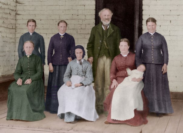 האם‭ ‬אנשים‭ ‬שגדלו‭ ‬בסביבה‭ ‬דתית‭ ‬ייהנו‭ ‬מהספר‭ ‬יותר‭? ‬משפחה‭ ‬מורמונית איור‭: ‬שאטרסטוק 