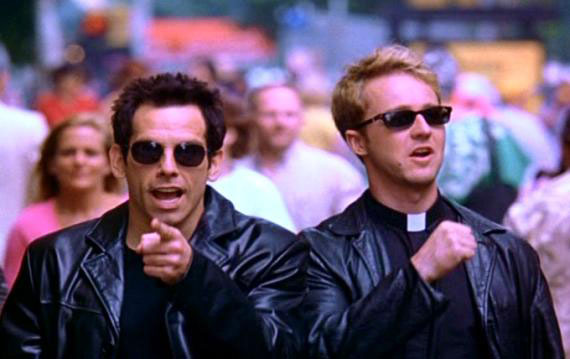 "כבוד הרב, הכומר מגיע לברך את הרך הנולד בטקס הברית" צילום: מתוך הסרט
"לשמור אמונים"