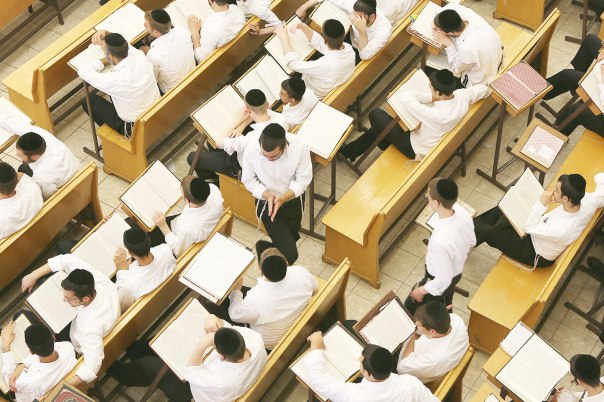 בישיבות‭ ‬ליטאיות‭ ‬יעדיפו‭ ‬את‭ ‬חריפות‭ ‬הטיעונים‭ ‬על‭ ‬פני‭ ‬האמת‭. ‬לימוד‭ ‬בישיבת‭ ‬פוניבז‭'. ‬למטה: ‬לימוד‭ ‬בישיבת‭ ‬מרכז‭ ‬הרב צילומים‭: ‬נתי‭ ‬שוחט‭, ‬ פלאש‭ ‬90‭. ‬למצולמים‭ ‬ אין‭ ‬קשר‭ ‬למאמר‭ ‬ 