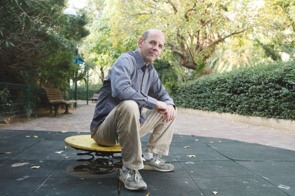 עברית מלאה בגוונים ותושייה; מתרפקת, מתפרקת, מוצגת לראווה. אמיר גוטפרוינד, 2007 צילום: יוסי שמיר, פלאש 90