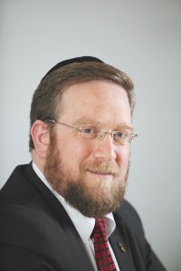 יצחק‭ ‬פינדרוס‭: ‬ אני‭ ‬זוכר‭ ‬שגפני‭ ‬שאל‭ ‬אותי‭ ‬מה‭ ‬אעשה‭ ‬אם‭ ‬הרב‭ ‬זילברמן‭ ‬והרב‭ ‬שך‭ ‬יחלקו‭ ‬בסוגיה‭ ‬ציבורית‭. ‬עניתי‭ ‬שוודאי‭ ‬שאשמע‭ ‬לרב‭ ‬שך‭. ‬הרב‭ ‬זילברמן‭ ‬חינך‭ ‬אותי‭ ‬לשמוע‭ ‬לרב‭ ‬שך