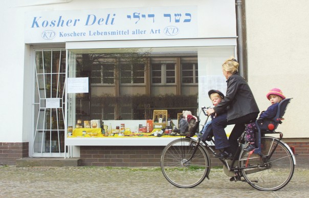 מה ישמור על עתידו של העם היהודי, הקו הביולוגי או הרוחני? ברלין צילום: גטי אימג'ס