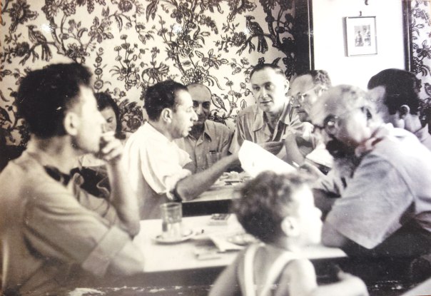 אמונה גדולה בצדקת המלחמה, נתן אלתרמן (במרכז התמונה), 1948