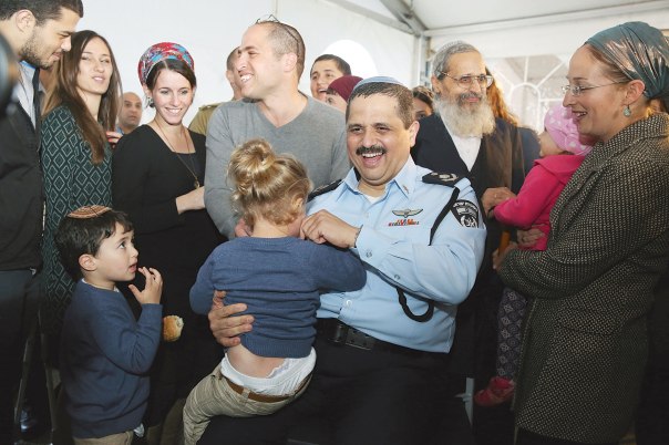 המפכ"ל רוני אלשייך ומשפחתו בטקס קבלת התפקיד, ירושלים 2015 צילום: מרים צחי 
