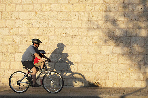  ‭"‬אבהות‭ ‬של‭ ‬כיף‭" ‬היא‭ ‬לפעמים‭ ‬מצב‭ ‬בעייתי צילום‭ ‬אילוסטרציה‭: ‬ קובי‭ ‬גדעון‭, ‬פלאש‭ ‬90‭. ‬ למצולמים‭ ‬אין‭ ‬קשר‭ ‬למאמר 
