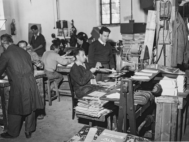 השאלות יפות לכל מדעי היהדות, בייחוד לגבי הסתמכותם היתרה של היסטוריונים על חיבורים ספרותיים ועל חפזונם של חוקרי הרעיונות להעמיד בניין של רוח בהעדר תשתית היסטורית מוצקה כלי רב עוצמה בהפצת הדעת. בית הדפוס הממשלתי, תל אביב 1958 צילום: לע"מ