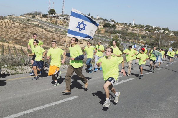 ללא‭ ‬גוש‭ ‬עציון‭ ‬ירושלים‭ ‬אינה‭ ‬עיר‭. ‬מירוץ‭ ‬לזכר‭ ‬יעקב‭ ‬ונתנאל‭ ‬ליטמן‭, ‬ גוש‭ ‬עציון‭ ‬2015 צילום‭: ‬גרשון‭ ‬אלינסון‭, ‬פלאש‭ ‬90 