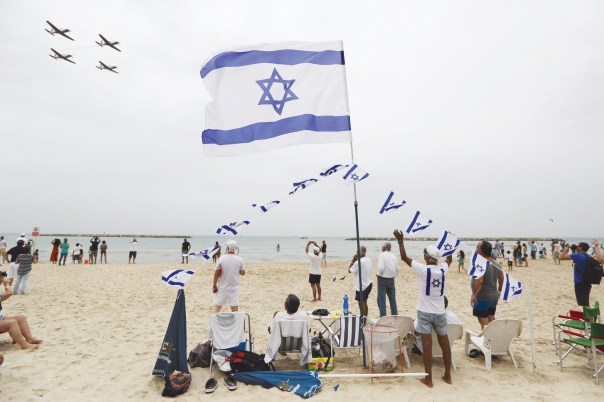 הציוני–דתי הכריע
לקולא, החרדי לחומרא.
יום העצמאות צילום: יעקב נחומי, פלאש 90