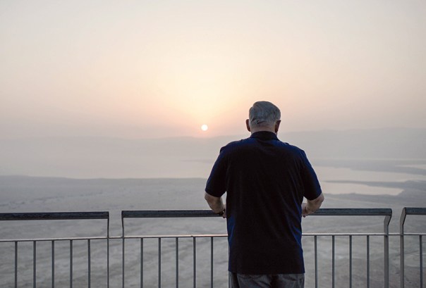 מודע‭ ‬היטב‭ ‬לכוחות‭ ‬הגאות‭ ‬והשפל‭ ‬המושלים‭ ‬בהיסטוריה‭. ‬ראש‭ ‬הממשלה‭ ‬בנימין‭ ‬נתניהו‭ ‬במצדה‭, ‬2013 צילום‭: ‬קובי‭ ‬גדעון‭, ‬לע‭"‬מ 