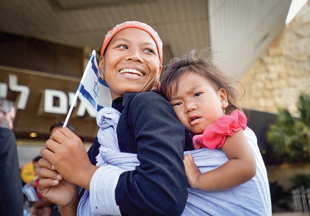 קיבוץ‭ ‬הגלויות‭ ‬כסממן‭ ‬הבולט‭ ‬ביותר‭ ‬לגאולה‭. ‬עולים‭ ‬חדשים‭ ‬מ‭"‬בני‭ ‬מנשה‭", ‬2015 צילום‭: ‬פלאש‭ ‬90 