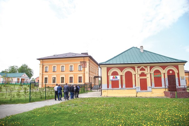 שניים‭ ‬מבתי‭ ‬הכנסת‭ ‬העתיקים‭ ‬של‭ ‬מיר