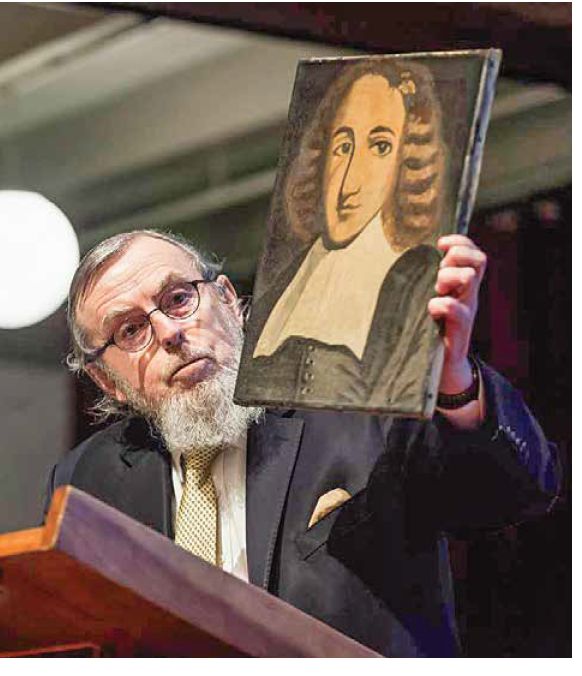 משפט חוזר. הרב קרדוזו מחזיק תמונה של שפינוזה בכנס באוניברסיטת אמסטרדם צילום: Claudia Kamergorodski