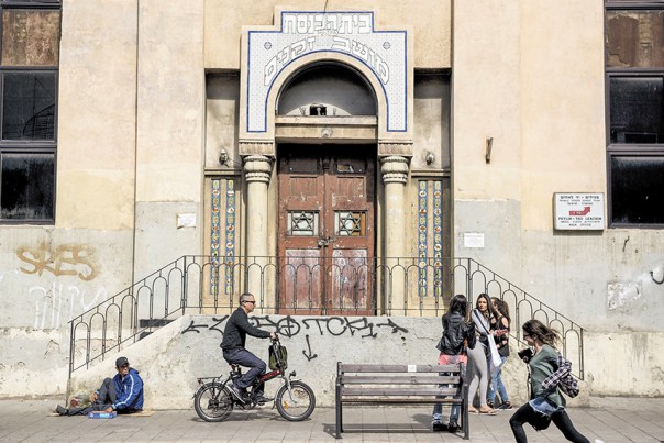 החילוניות והדת שלובות זו בזו. בית כנסת בתל אביב, 2015 צילום: דניאלה שטרית, פלאש 90