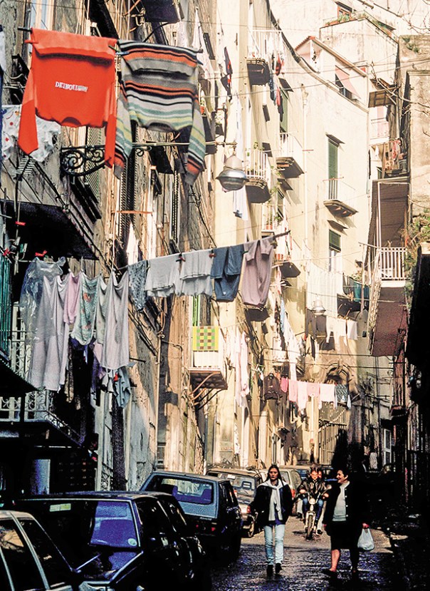 קשר בין עוני ובערות. נפולי צילום: גטי אימג'ס