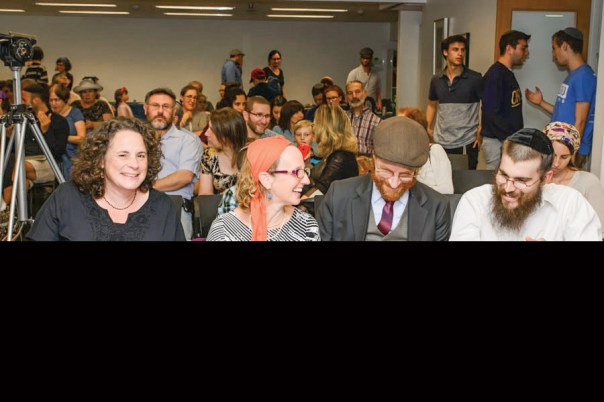 ‭"‬כששאלו‭ ‬אותי‭ ‬על‭ ‬ההסמכה‭, ‬אמרתי‭ ‬שאני‭ ‬זקן‭ ‬מדי‭ ‬כדי‭ ‬לא‭ ‬לעשות‭ ‬מה‭ ‬שאני‭ ‬מאמין‭ ‬בו‭". ‬ארבעת‭ ‬המוסמכים‭ (‬מימין‭ ‬לשמאל‭): ‬אריאל‭ ‬מעשה‭, ‬אליעזר‭ ‬לב‭ ‬ישראל‭, ‬מיש‭ ‬המר‭ ‬קוסוי‭ ‬ורחל‭ ‬ברקוביץ‭', ‬בטקס‭ ‬ההסמכה‭, ‬יוני‭ ‬2015 צילום‭: ‬סיגל‭ ‬קרימולובסקי 