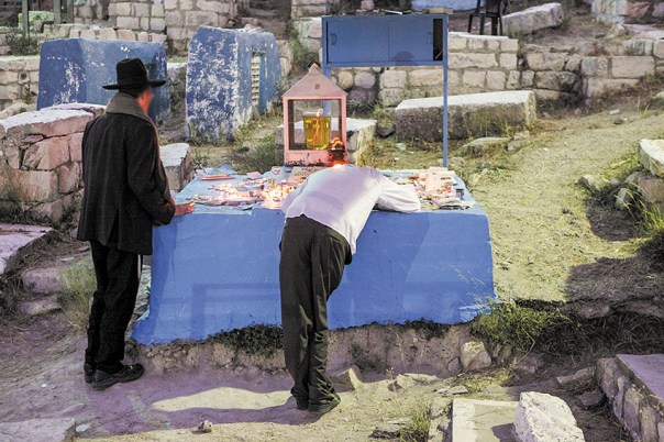 כתב‭ ‬את‭ ‬הקוד‭ ‬הפנימי‭ ‬של‭ ‬ההוויה‭. ‬קבר‭ ‬האר‭"‬י‭, ‬צפת‬‬‬‬‬‬‬‬‬ צילום‭: ‬יעקב‭ ‬נחומי‭, ‬פלאש‭ ‬90‬‬‬‬ 