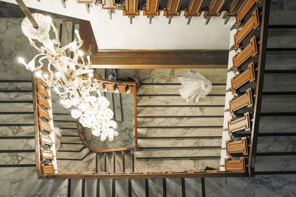 מה עושים, איך מגיבים, מה אומרים למוזמנים? כלה, ירושלים, 2008 צילום: מיכל פתאל, פלאש 90