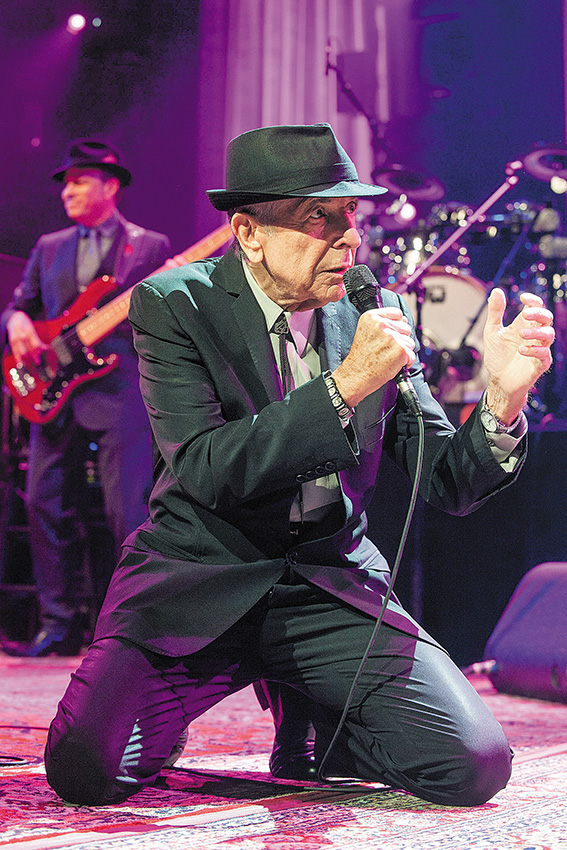 מת וחזר לחיים אינספור פעמים בחייו, כל פעם בידי כוח אחר. לאונרד כהן בהופעה בשוויץ, 2013 צילום: אי.פי.איי