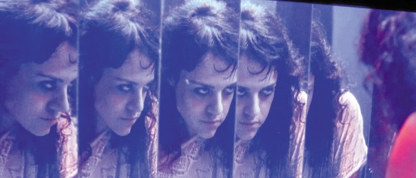 המביט‭ ‬מהצד‭ ‬לא‭ ‬יוכל‭ ‬לזהות‭ ‬שיש‭ ‬פה‭ ‬פעולת‭ ‬כפייה‭. ‬מתוך‭ ‬הסרט‭ "‬שש‭ ‬פעמים‭"‬ צילום‭: ‬באדיבות‭ ‬יס‭ ‬ 