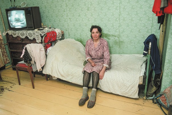  "בדירות הקומונליות היו ריבים, דוחק, תורים אינסופיים, כביסות, אכזבות". ברית המועצות, 1990 צילום: גטי אימג'ס