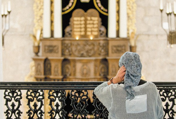 הגברים‭ ‬במעשה‭ ‬עגנון‭ ‬סירבו‭ ‬לשיר‭ ‬ניגון‭ ‬שיש‭ ‬בו‭ ‬נעימה‭ "‬נשית‭". ‬בית‭ ‬כנסת‭ ‬בירושלים צילום‭ ‬אילוסטרציה‭: ‬הדס‭ ‬פרוש‭, ‬פלאש‭ ‬90 