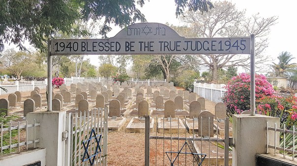 הכניסה לבית הקברות היהודי