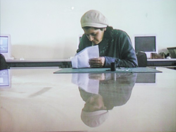 יהודי מדינת ישראל למדו לחשוש מפני בית הדין הרבני הגדול. מתוך הסרט "מקודשת" בבימויה של ענת צרויה צילום מסך: מרים צחי. למצולמת אין קשר למאמר