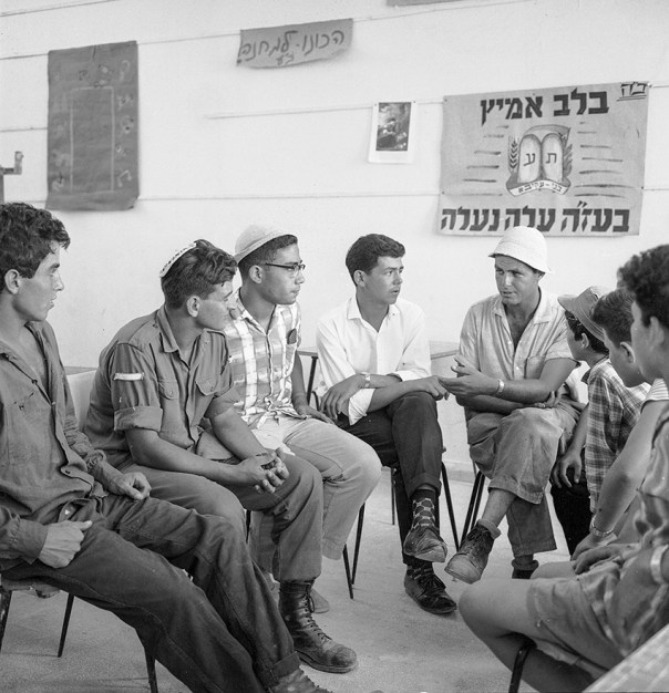 החיבור עם יוצאי צפון אפרקיה חיזק את ארגון בני עקיבא. מושב איתן, שנות החמישים צילום: באדיבות הארכיון הציוני המרכזי