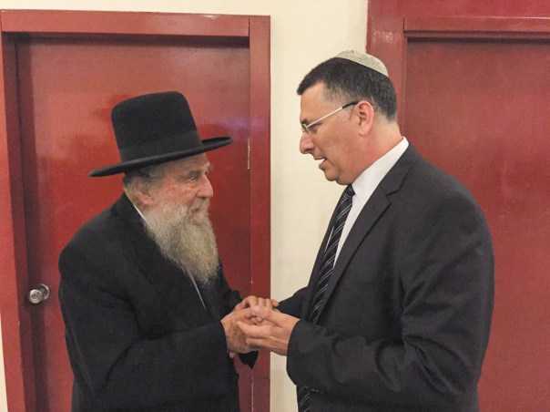 גדעון סער והרב משה שפירא, ירושלים 2016 1014