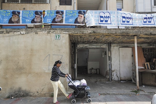 אנשיה אומרים בהזדמנויות שונות "אנחנו הציונים האמיתיים". קמפיין ש"ס לקראת בחירות, בני ברק 2015 צילום: יעקב נחומי, פלאש 90