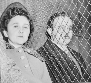 הזוג לאחר פסיקת בית המשפט, , 1951 צילום: רוג'ר היגינס